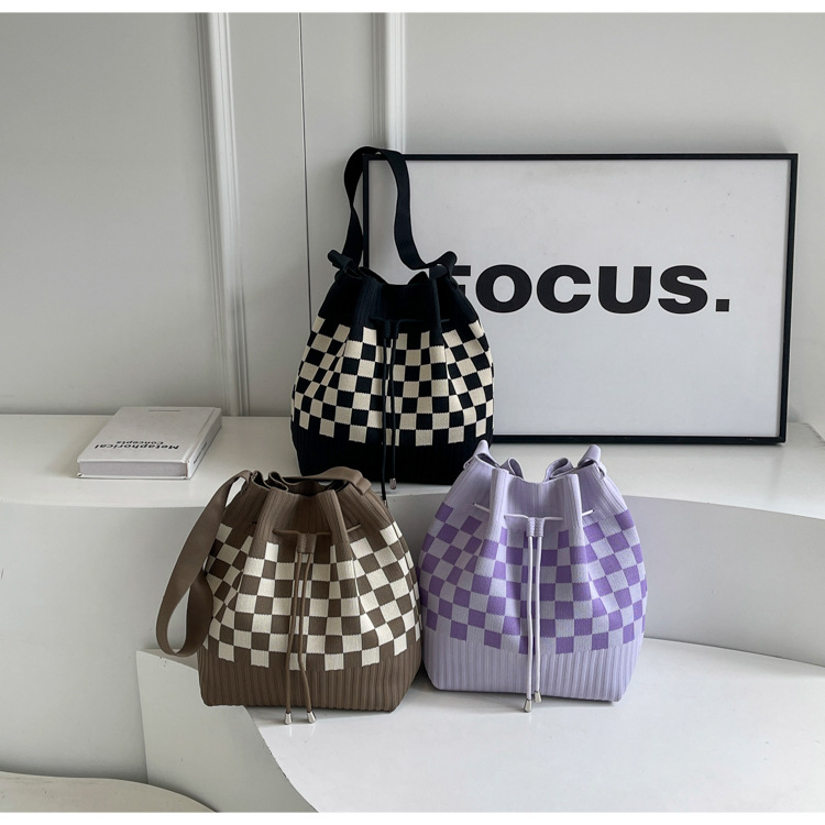 巾着 市松模様ニット編み巾着型ショルダー鞄