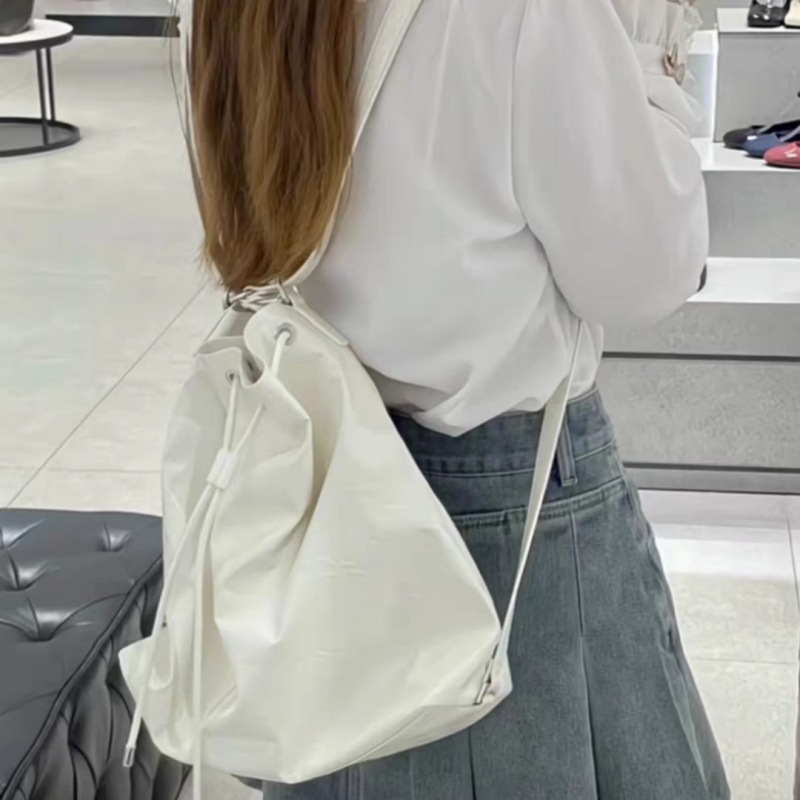 https://fulmo-img-server.com/tsutsumin-bag/e0c5f9e1-5e2e-494a-8be7-3e45718adec8.jpg