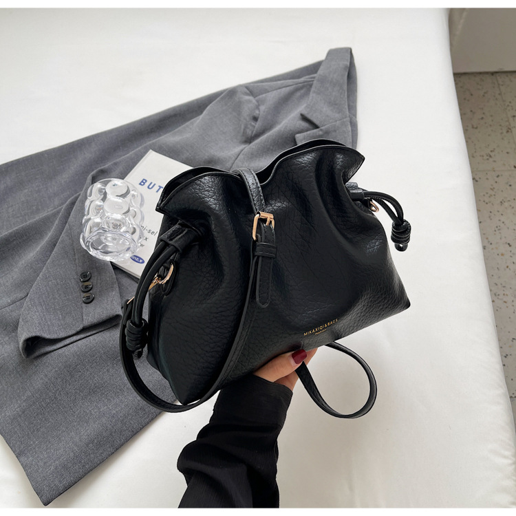 https://fulmo-img-server.com/tsutsumin-bag/e4fc1c30-89d8-4cab-b96a-6737ea6aaf9c.jpg
