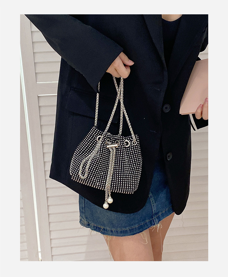 巾着 輝きスタッズ装飾巾着型ショルダーバッグ