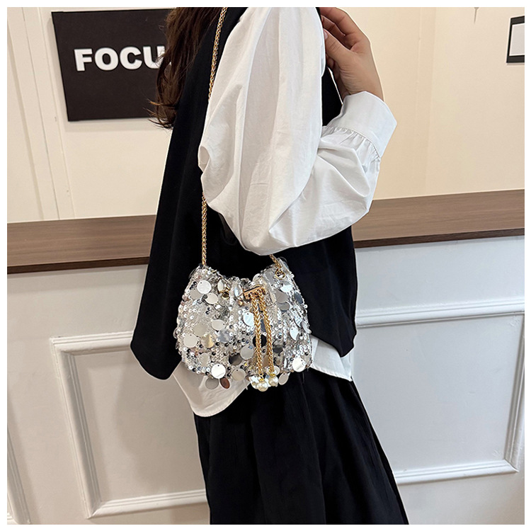 巾着 スパンコール装飾巾着型チェーンショルダーバッグ
