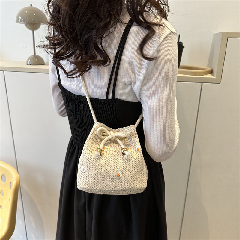 巾着 小花刺繍ヘリンボーン織り巾着ポーチ