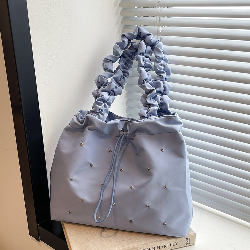 巾着 フリル持ち手スタッズ付き巾着ショルダー鞄