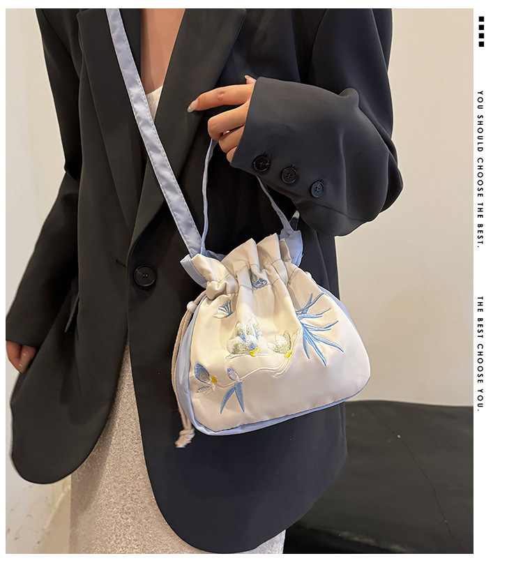 巾着 花鳥刺繍が華やぐ巾着型ショルダーバッグ