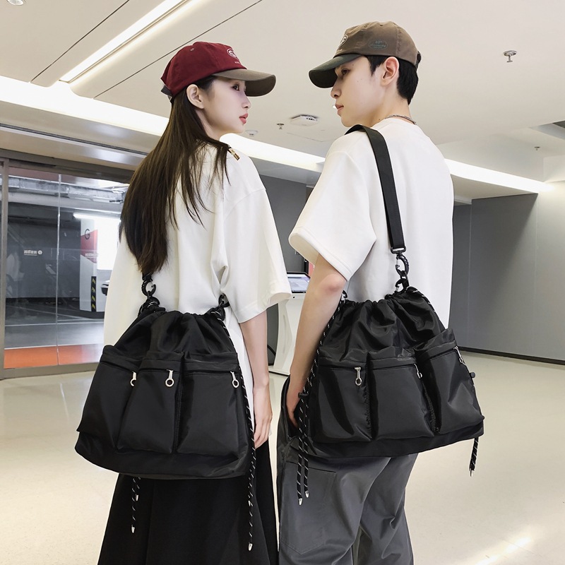 巾着 多機能ポケット付き巾着型ショルダーバッグ