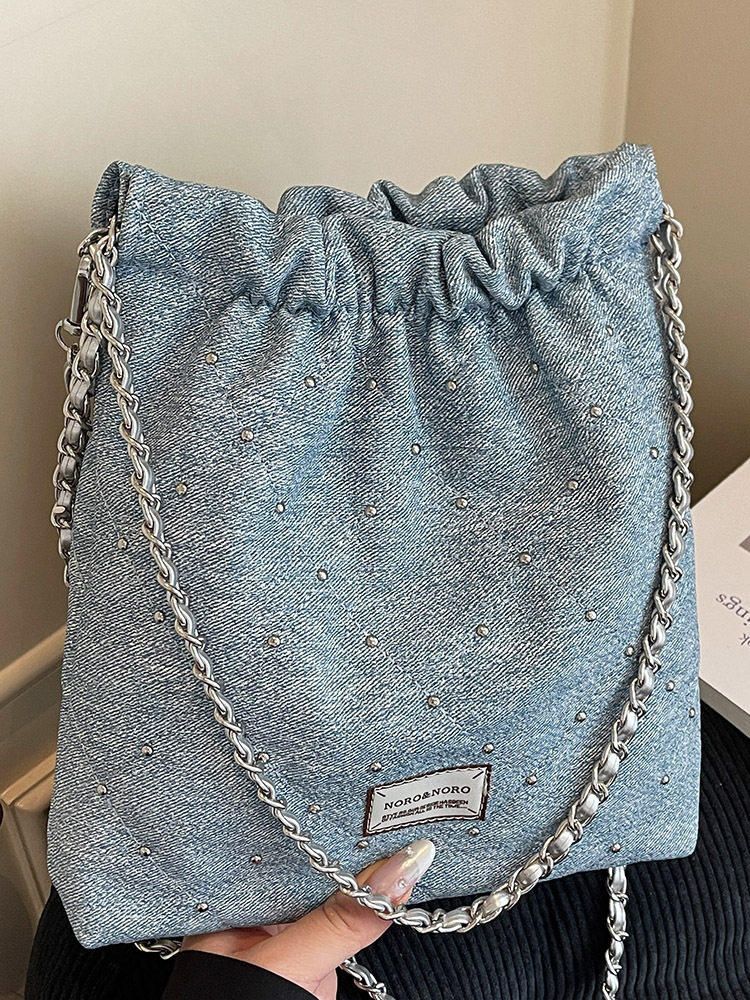 巾着 キルティングスタッズ付き巾着ショルダーバッグ