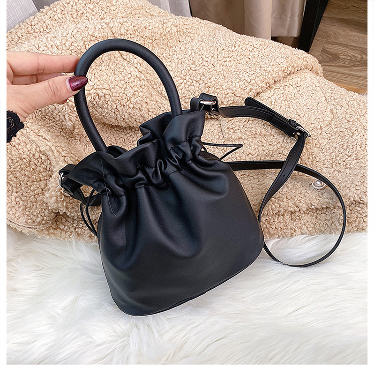 https://fulmo-img-server.com/tsutsumin-bag/f17de44e-5059-45c6-b43c-e00f1f8d7ca4.jpg