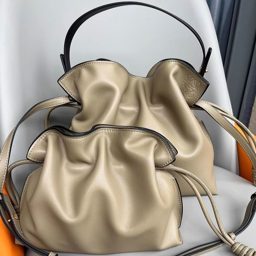 巾着 上質レザー巾着型ショルダーバッグ