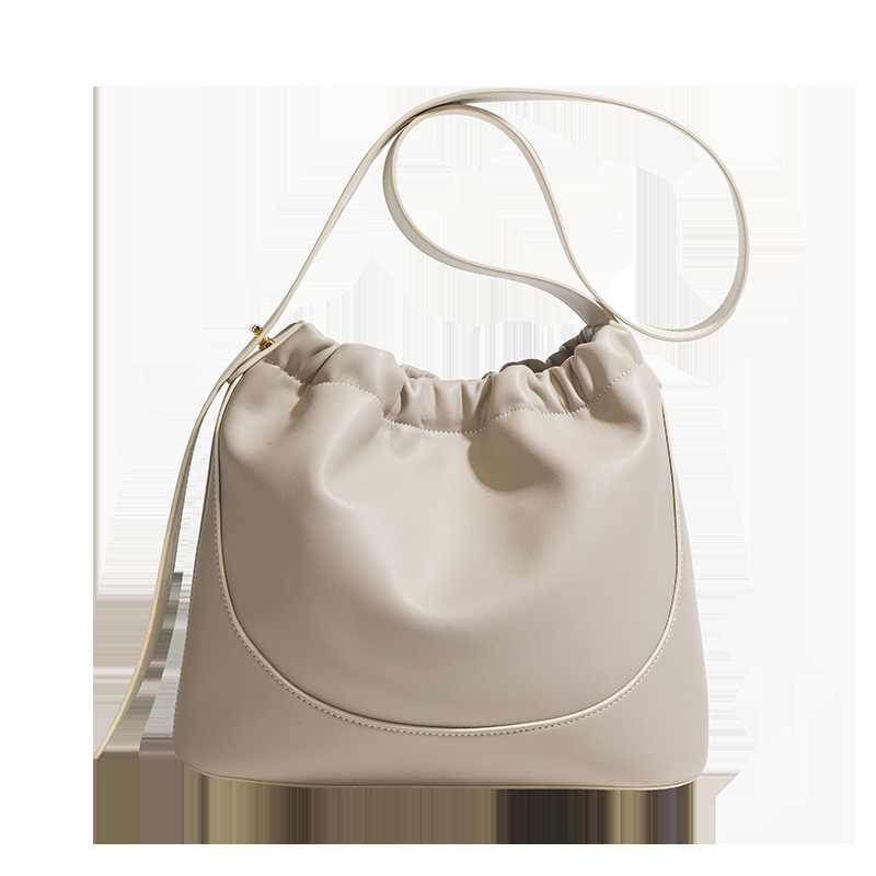 巾着 柔らか素材の丸みフォルム巾着ショルダー鞄