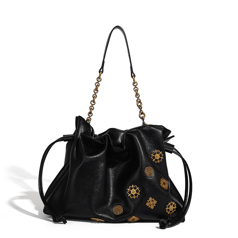 巾着 金属装飾チェーン付き巾着ショルダーバッグ