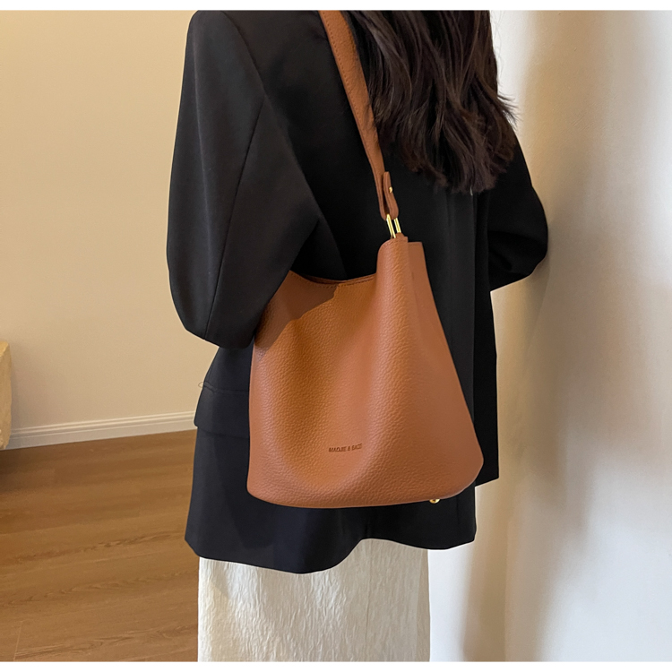 https://fulmo-img-server.com/tsutsumin-bag/fcedd11b-b913-4015-b1e2-9cc90e947c92.jpg