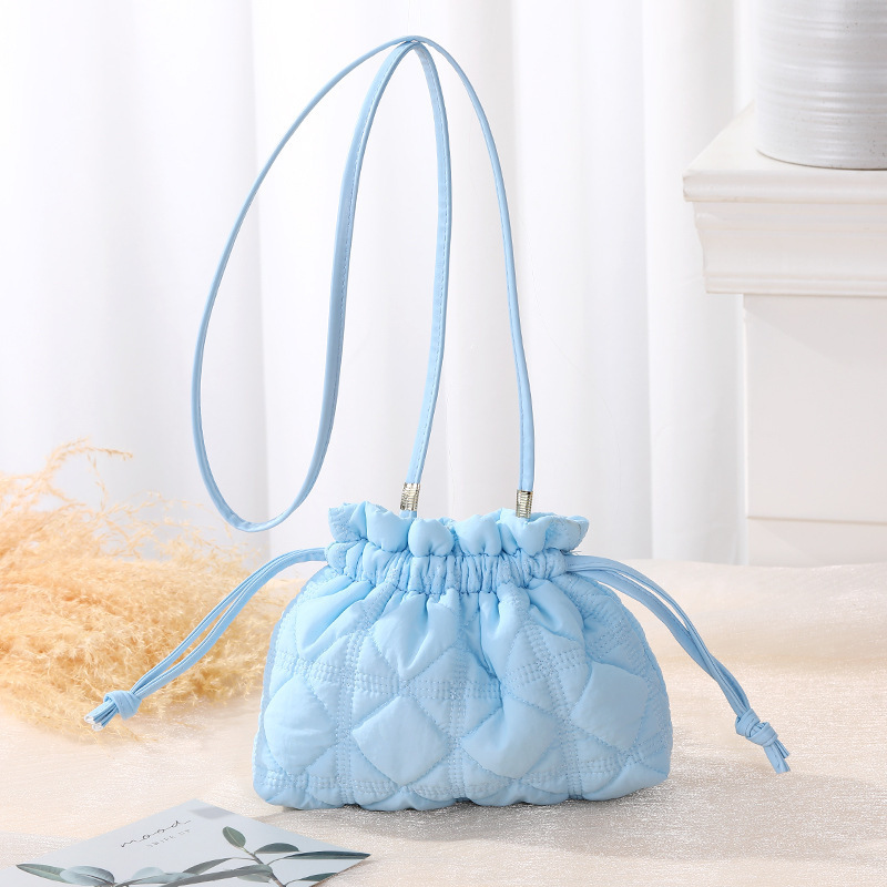 巾着 キルティング風立体編み込み巾着ショルダー鞄