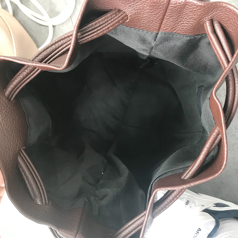 巾着 上質合成皮革使用 大容量巾着型ショルダー鞄
