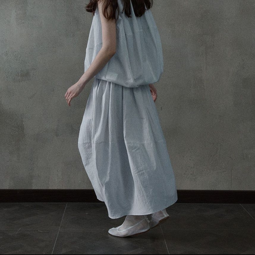 ワイドタックパンツ 風を纏う優雅なタックパンツ