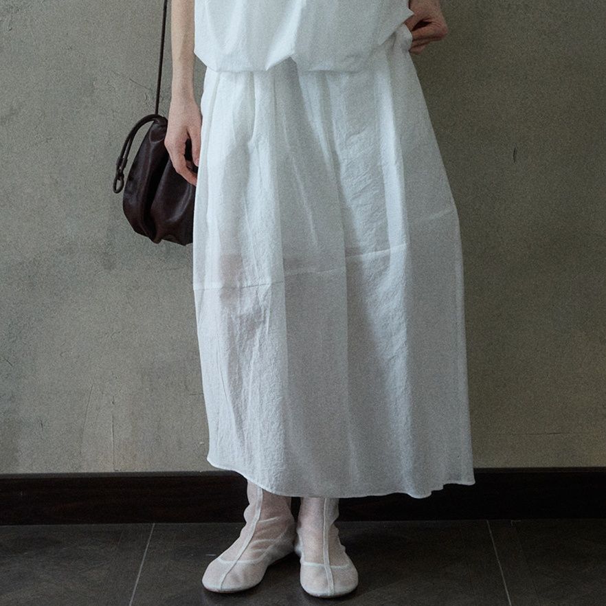 ワイドタックパンツ 風を纏う優雅なタックパンツ