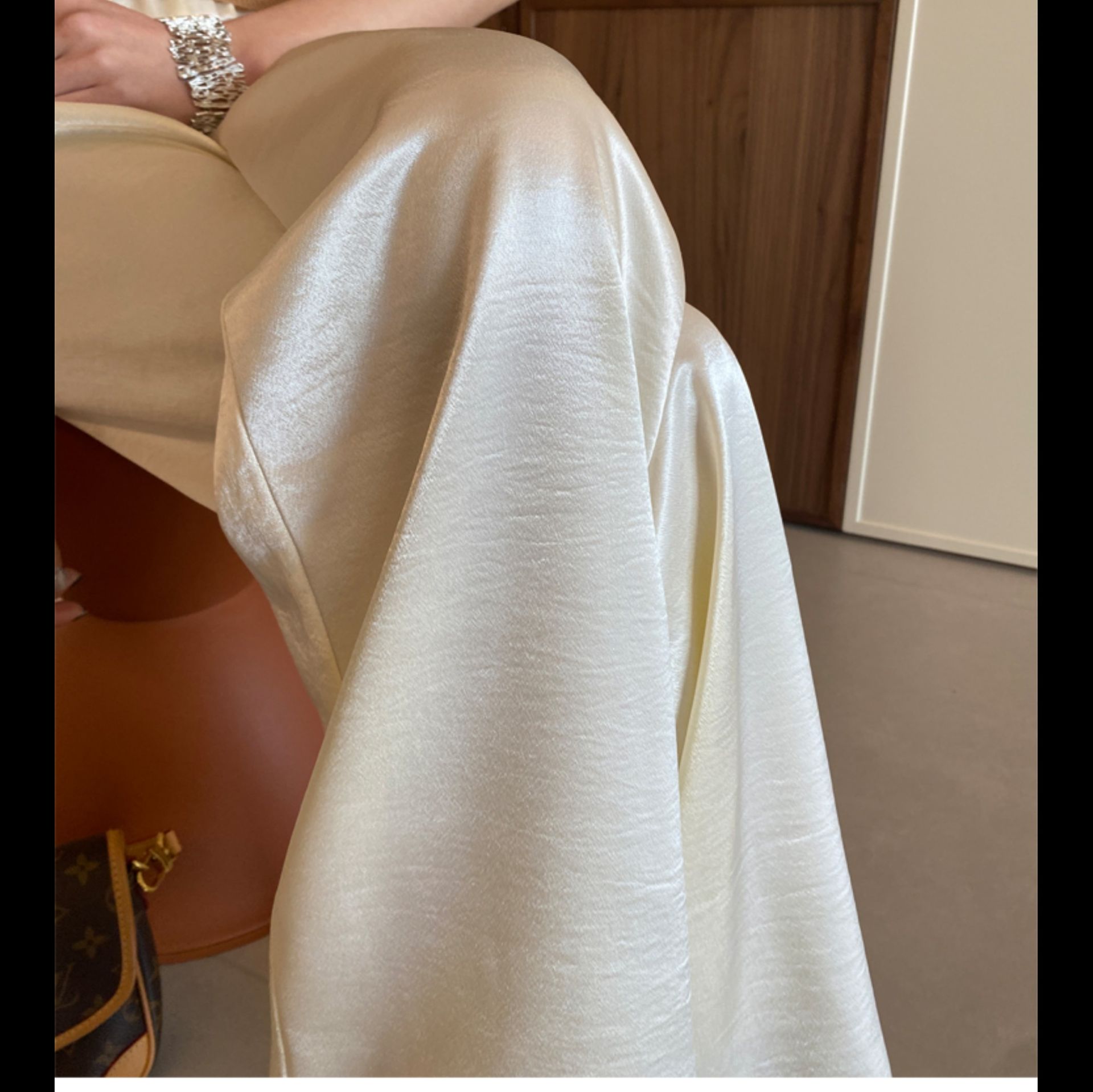 ワイドタックパンツ 光沢感サテンリラックスパンツ