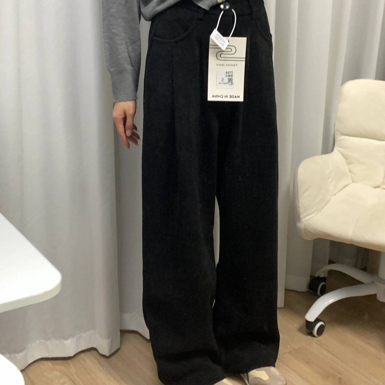 ワイドタックパンツ 上質素材のドレープタックパンツ