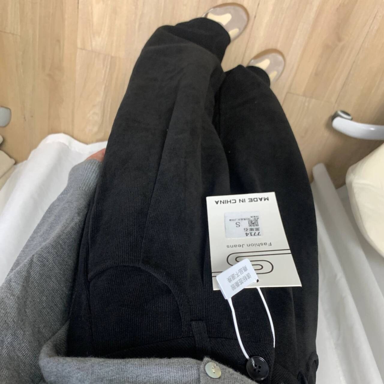 ワイドタックパンツ 上質素材のドレープタックパンツ