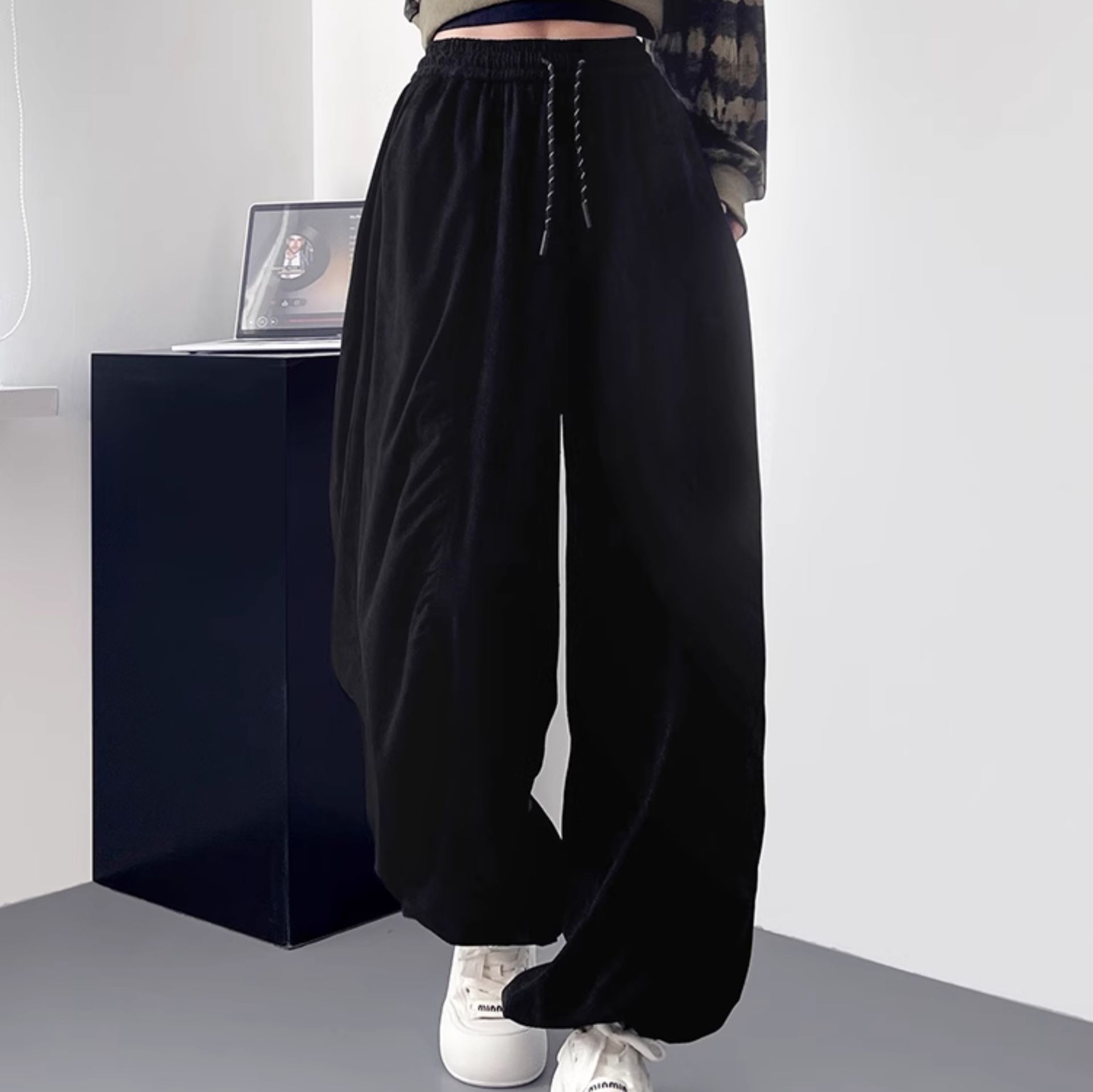 ワイドタックパンツ ゆったりドローコード風タックパンツ