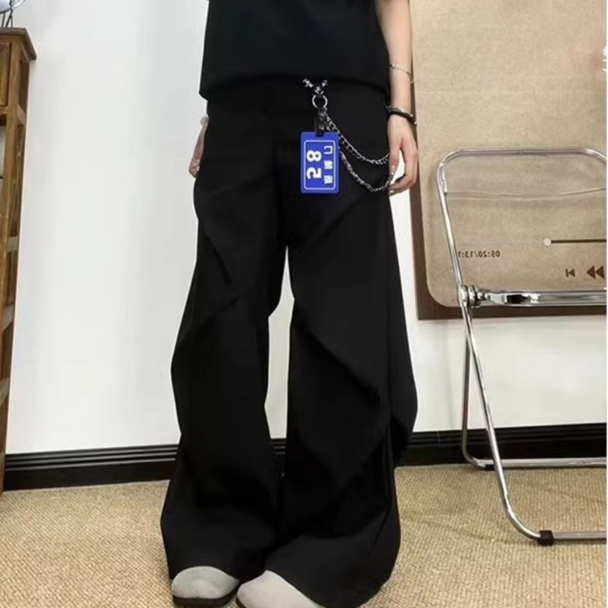 ワイドタックパンツ チャーム付きドレープワイドパンツ