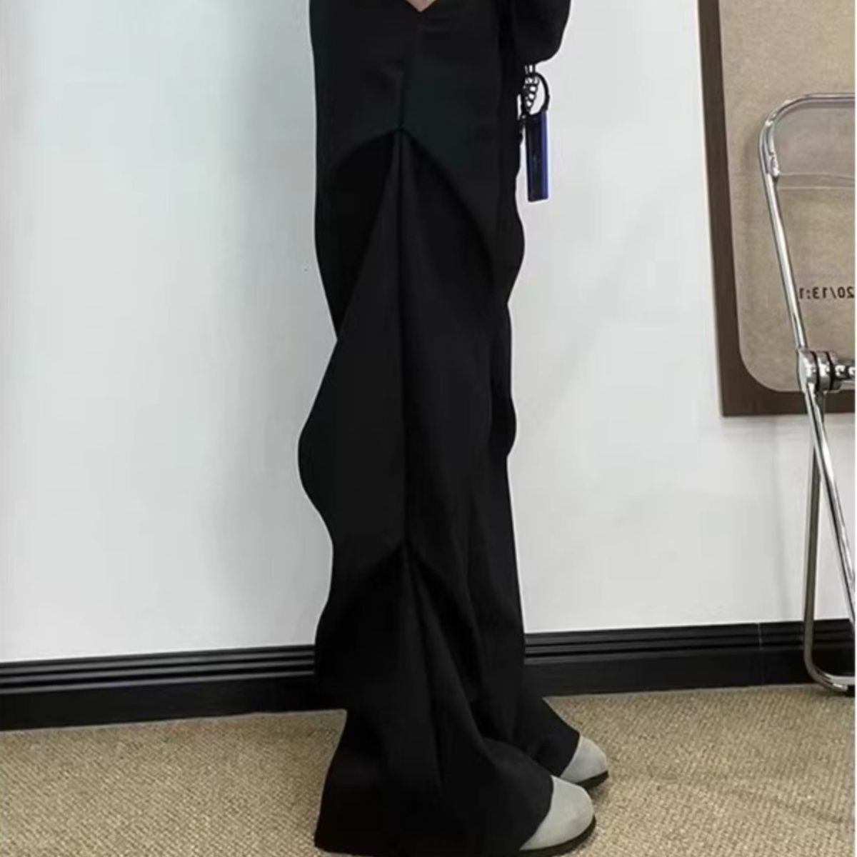 ワイドタックパンツ チャーム付きドレープワイドパンツ