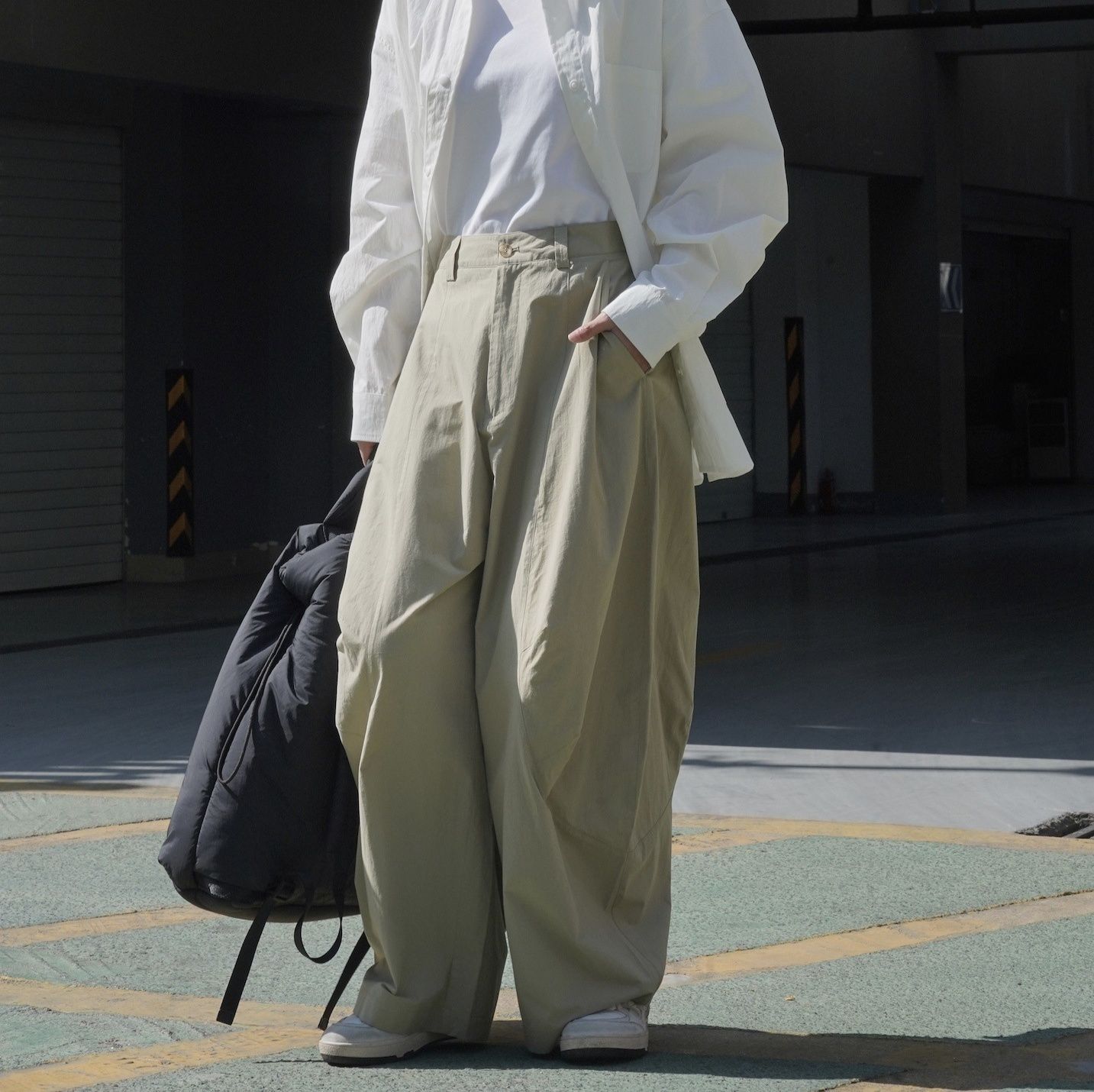 ワイドタックパンツ 風合い豊かなドレープタックパンツ