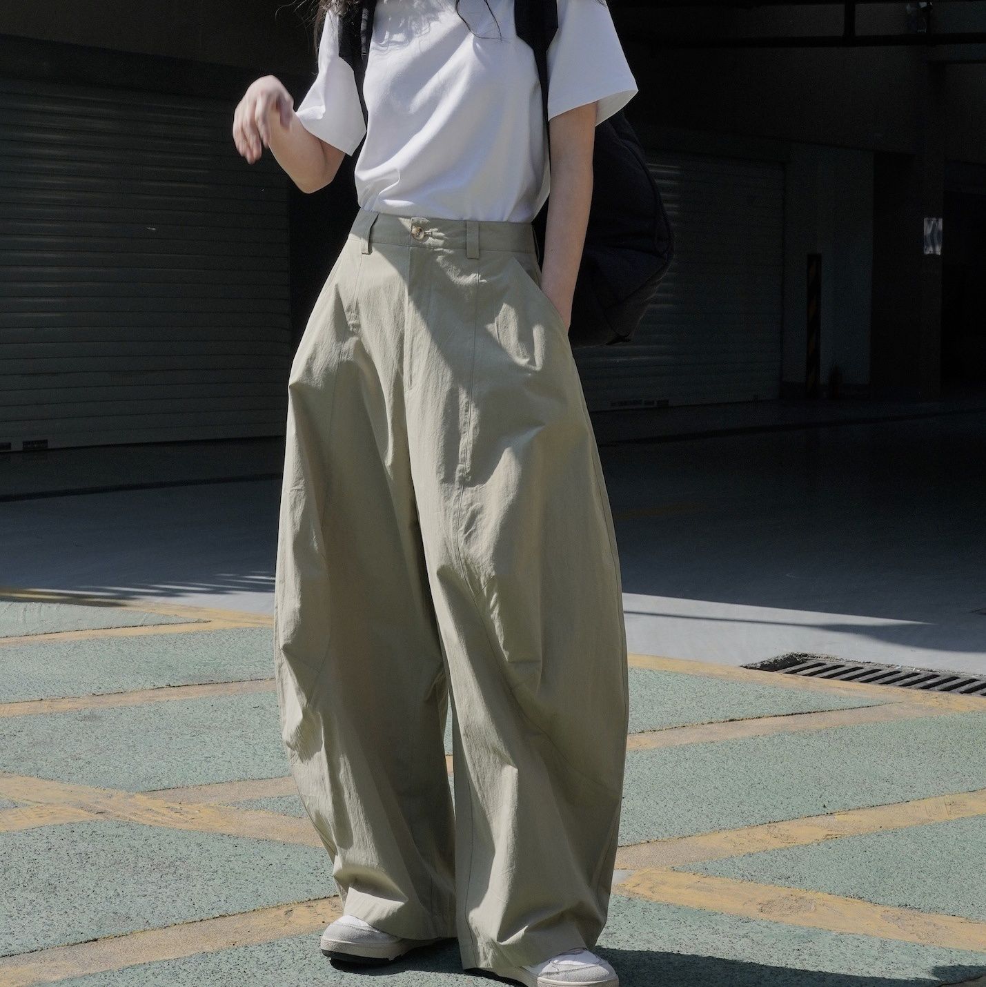 ワイドタックパンツ 風合い豊かなドレープタックパンツ