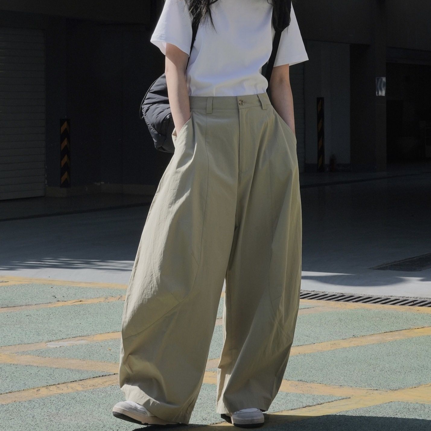 ワイドタックパンツ 風合い豊かなドレープタックパンツ