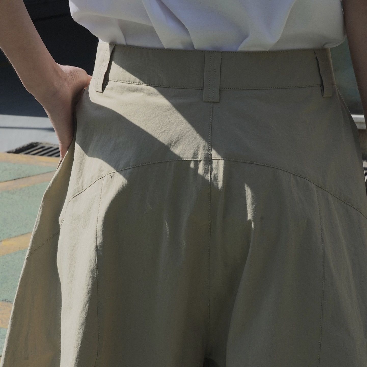 ワイドタックパンツ 風合い豊かなドレープタックパンツ