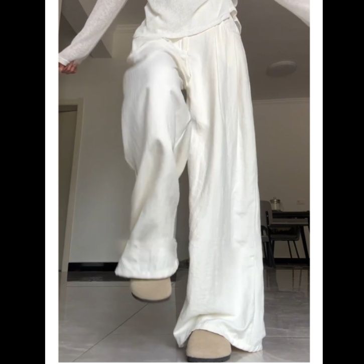 ワイドタックパンツ 流れるような優雅なタックパンツ