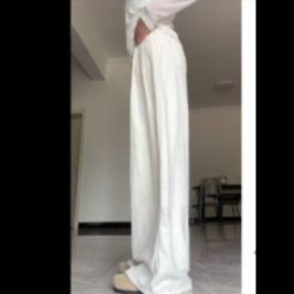 ワイドタックパンツ 流れるような優雅なタックパンツ