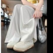 ワイドタックパンツ 優雅さ漂うロングフレアパンツ