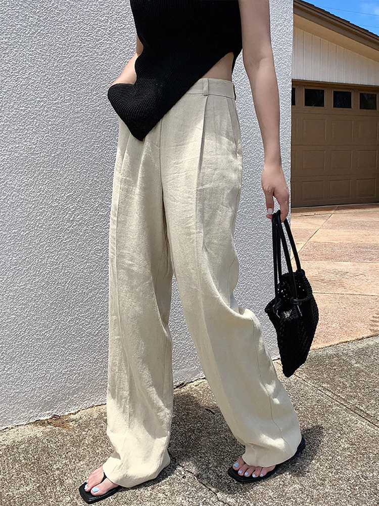 こだわり素材のリネンブレンドで優雅に決まる！涼やかタックパンツ5選