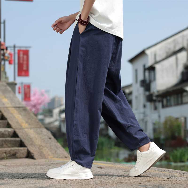 ナチュラルな印象を引き立てるワイドパンツ5選