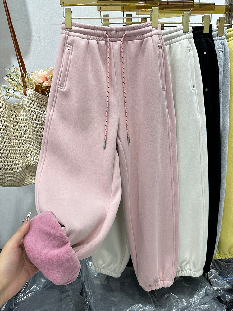 タックワイドパンツで魅せる！おしゃれな着こなし5選
