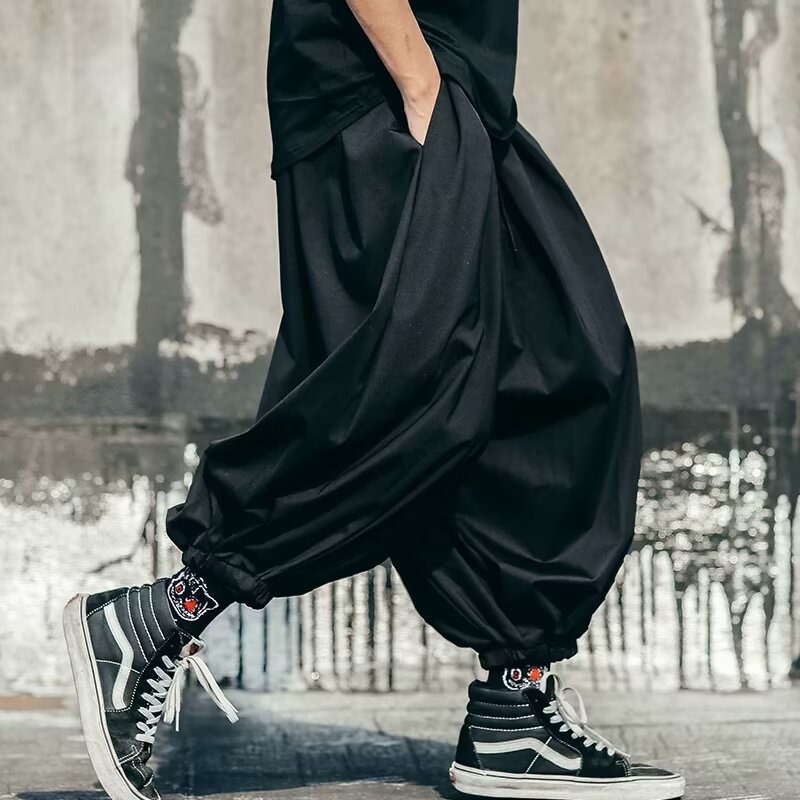 ワイドタックパンツ 黒のゆったりサルエル袴パンツ メンズ