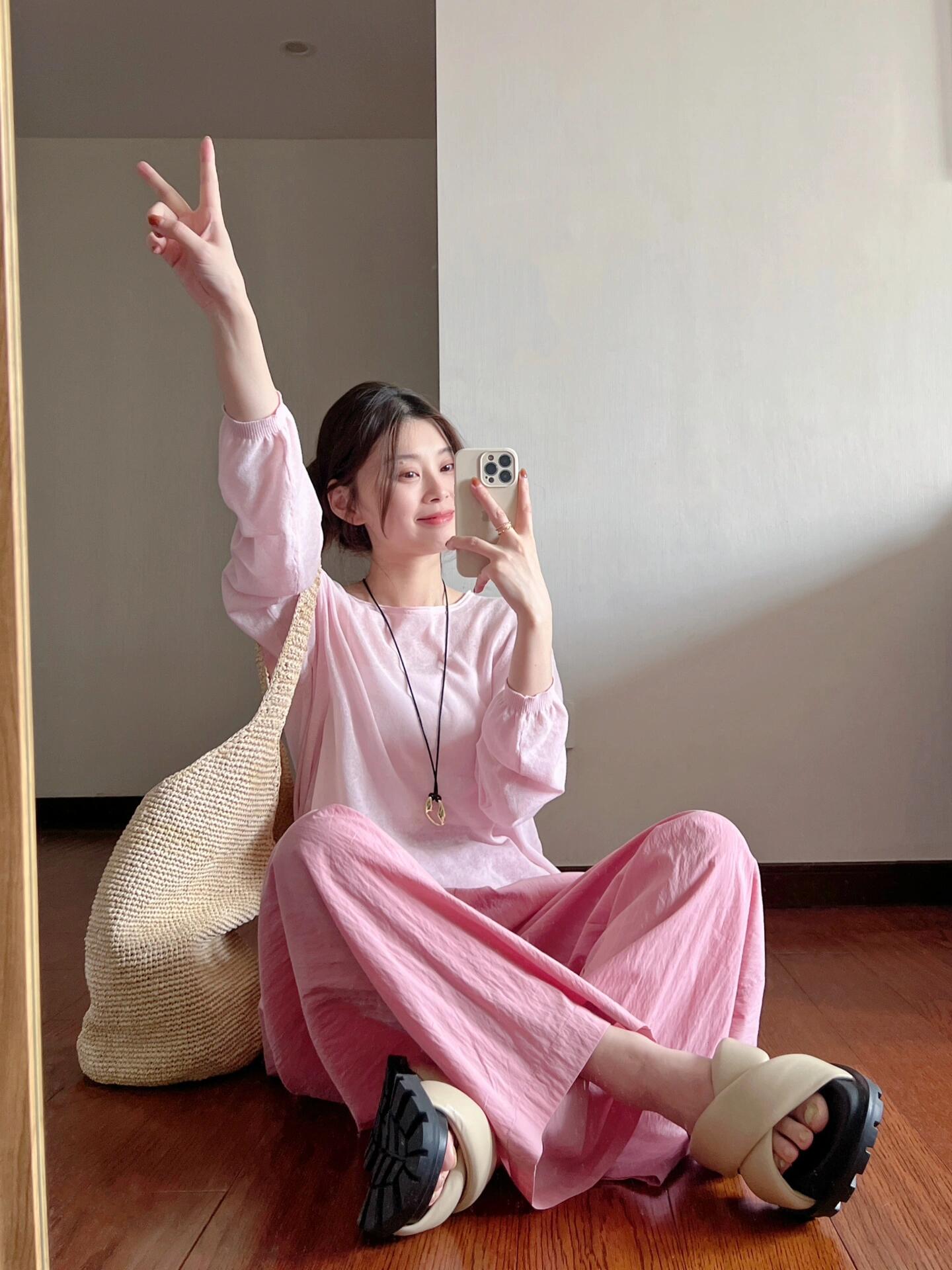 ワイドタックパンツ なめらかリネンのふんわりタックパンツ