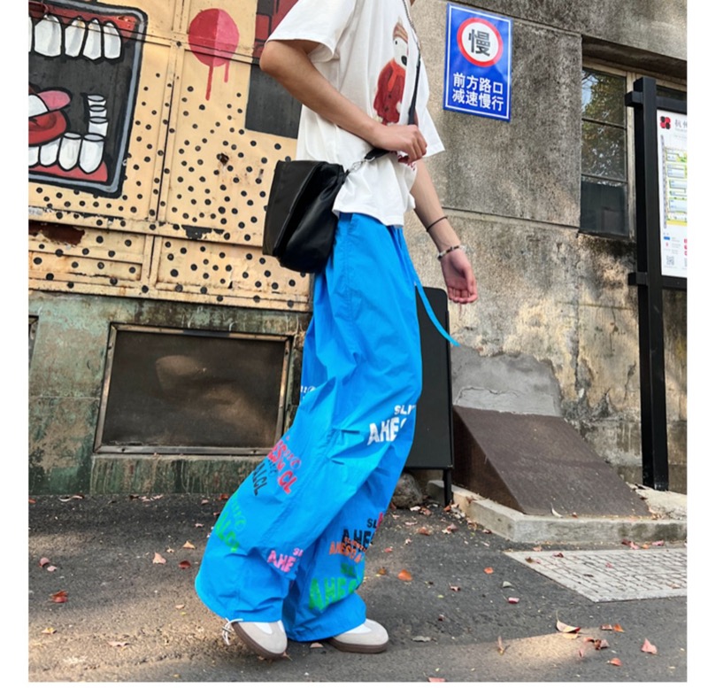 ワイドタックパンツ 白トップスに映える プリント入りワイドパンツ 薄手速乾