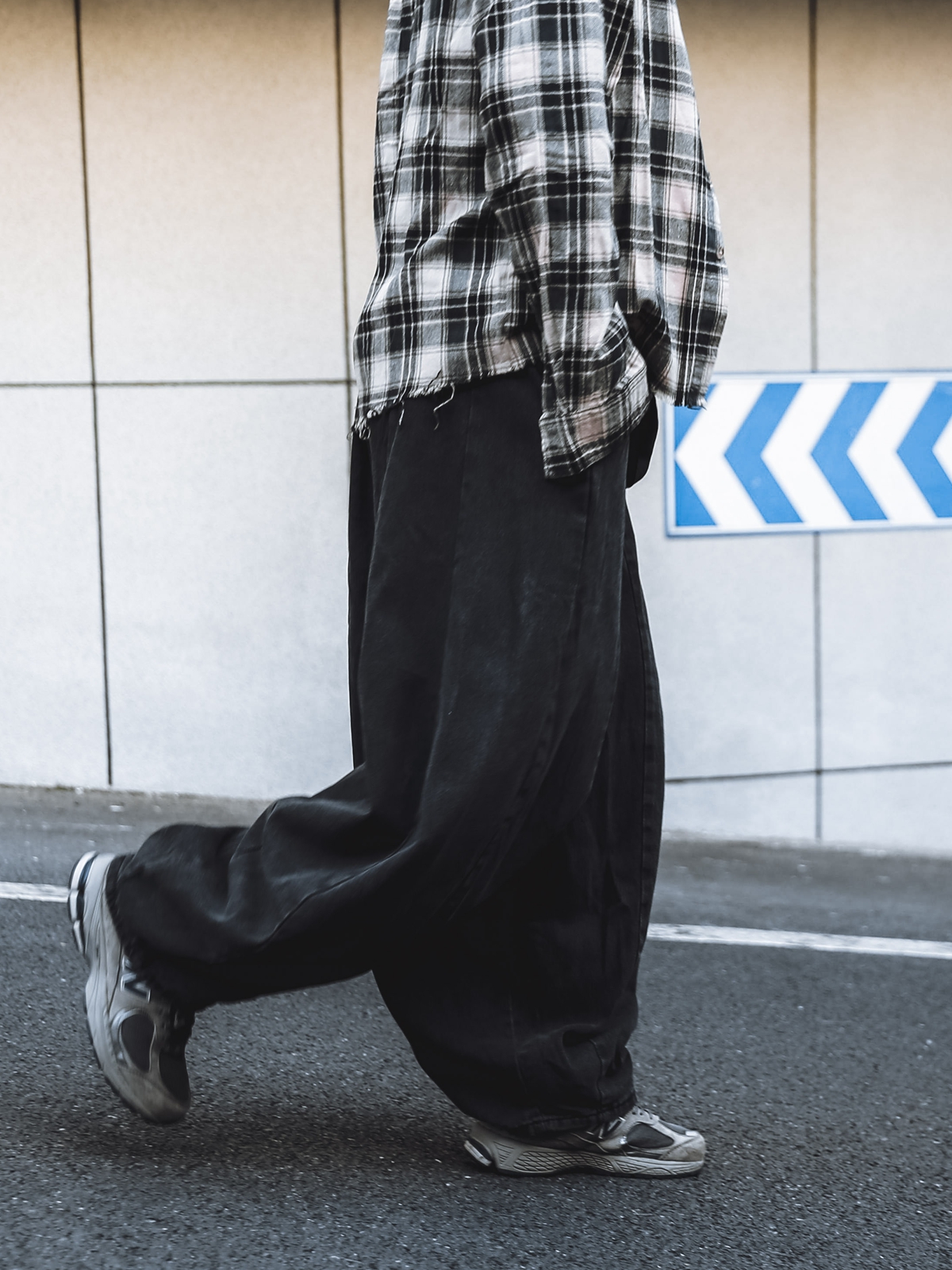 ワイドタックパンツ ゆったり立体感デニムタックパンツ