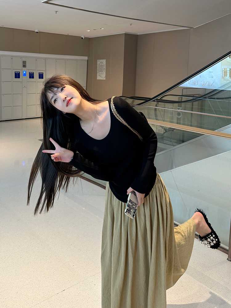 シャツとチュールスカートで魅力的なコーデを楽しむ！おすすめアイテム5選