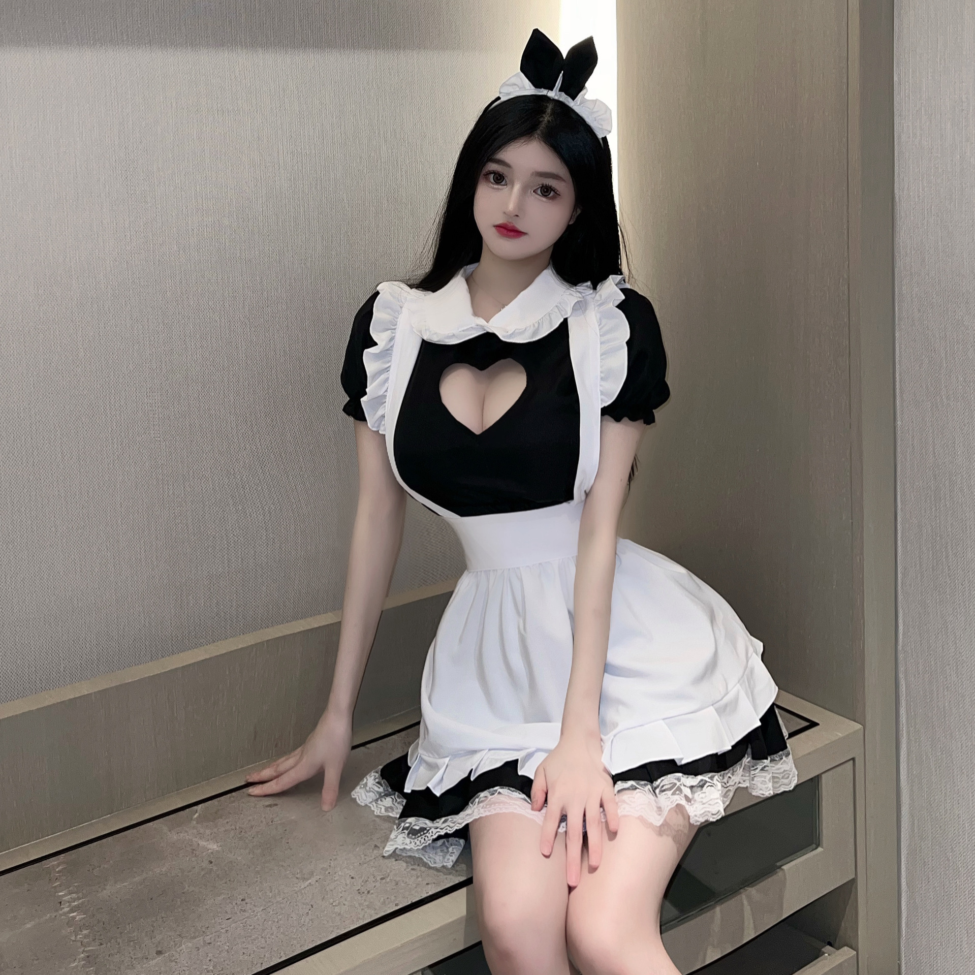 エロコスプレ ハート胸元くり抜きフリルメイド服セット