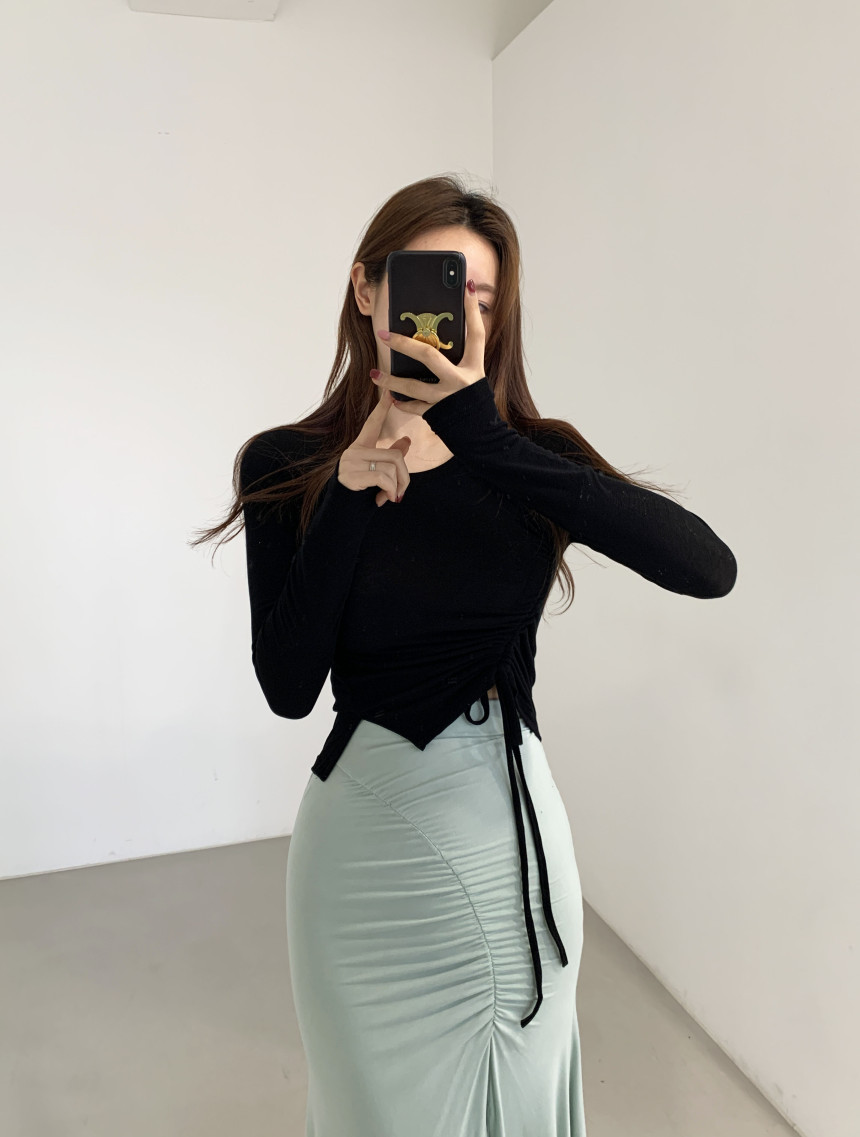 https://fulmo-img-server.com/tutucloset/b16d77c0-d2d8-46f8-95ec-0fa9f43ab3dc.jpg