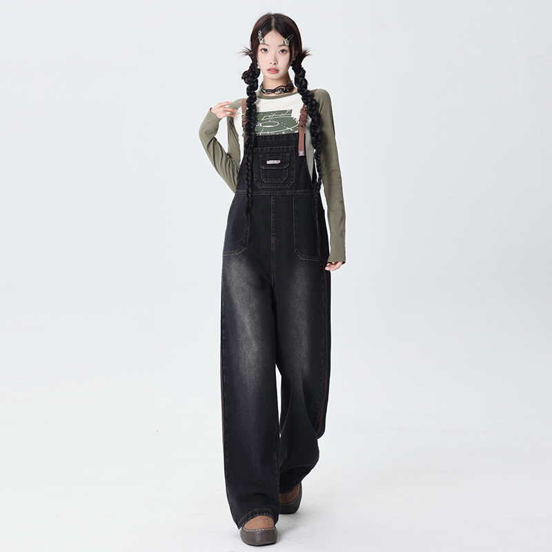 ジェンダーレスファッション ゆったりシルエットのデニムサロペット