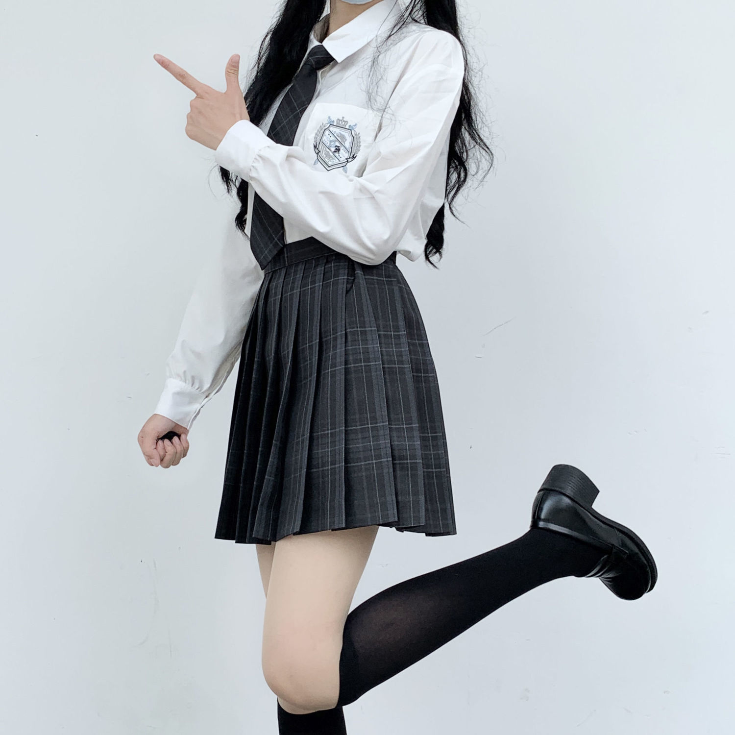 制服コスプレ 紋章刺繍入り長袖シャツ＆チェックプリーツスカートセット