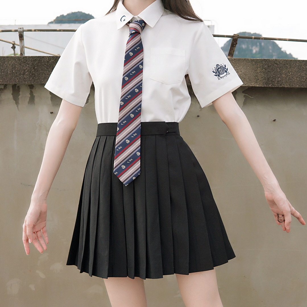 夏服用　半袖エンブレム入り制服シャツ