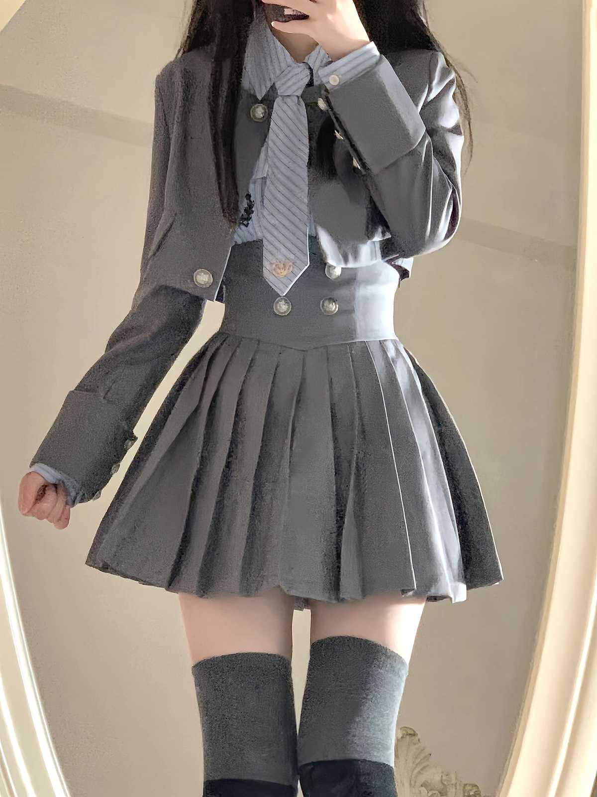 トキメキ満点！スカートがかわいい制服コスプレ5選
