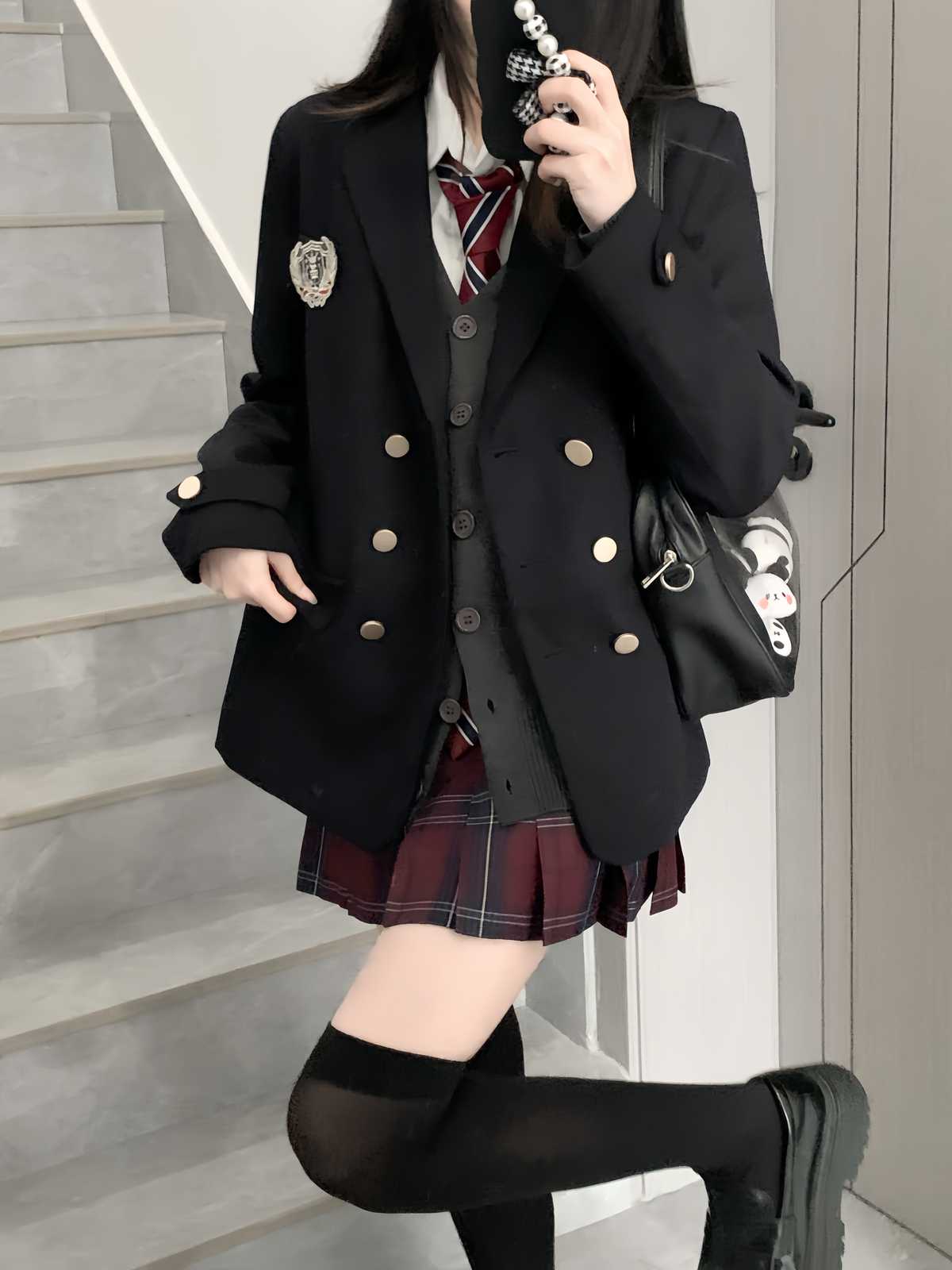 アイドルになりきり！制服コスプレで輝きを放つ人気アイテム5選