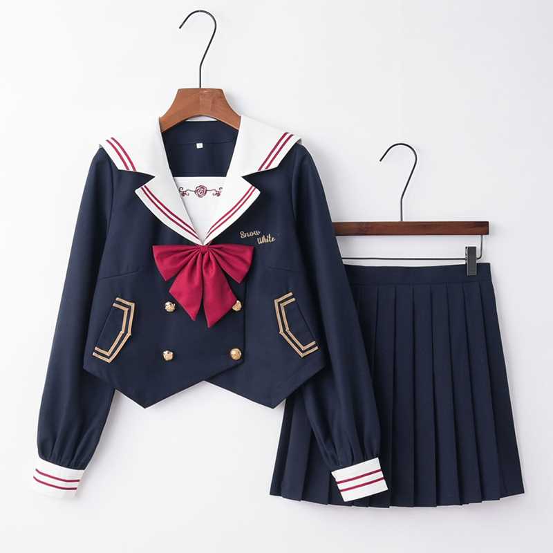 キレイめ制服コスプレで魅力アップ！大人かわいいセーラー服5選