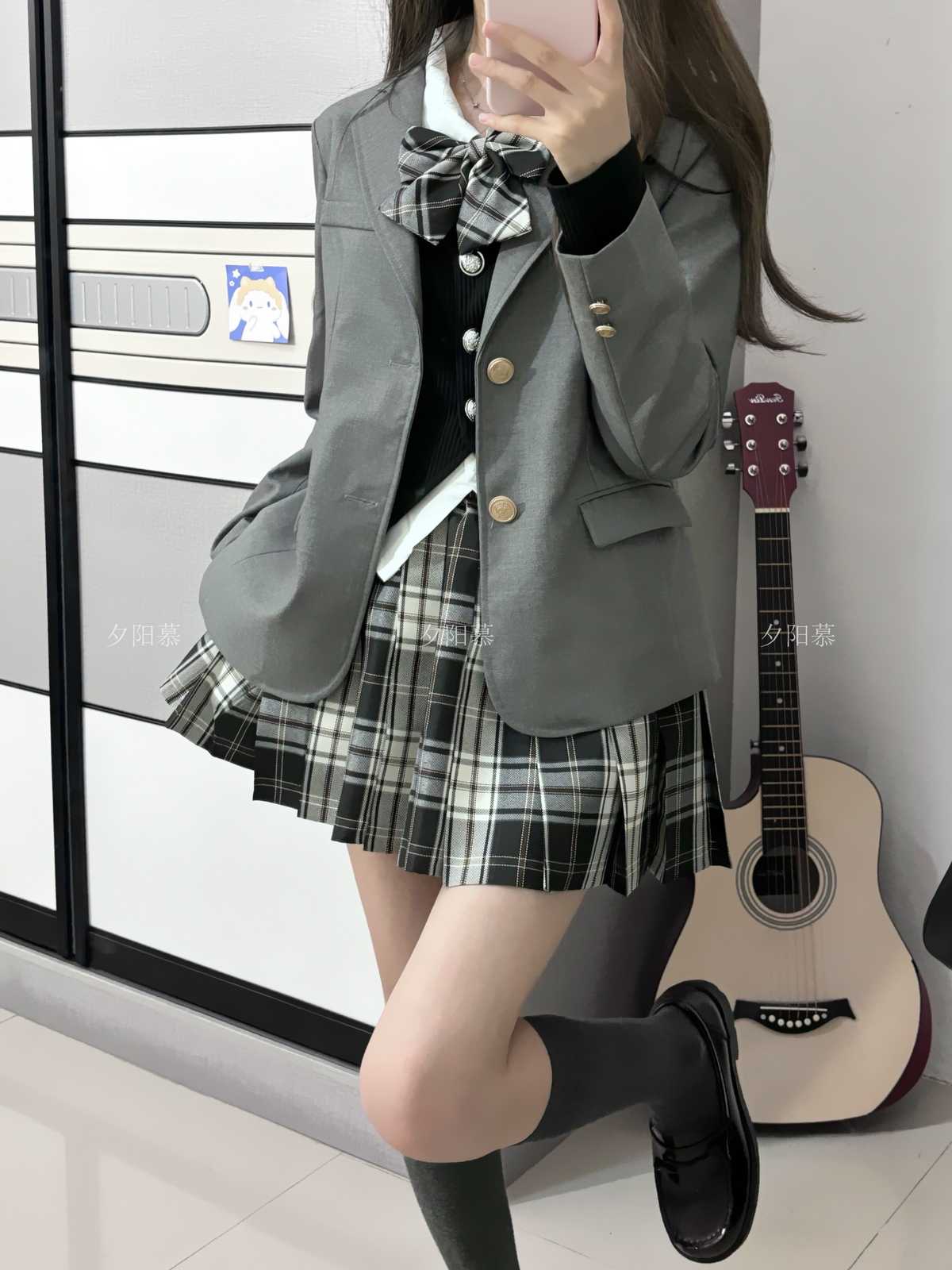 大人も楽しめる！シンプルでおしゃれな灰色の制服おすすめ5選