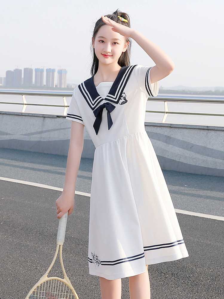 上品でクラシカルなロング丈の制服おすすめ5選